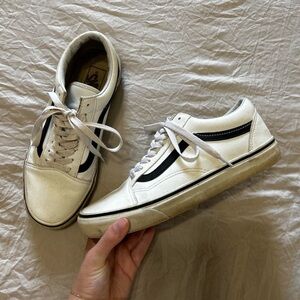 women's white/ black leathery vans